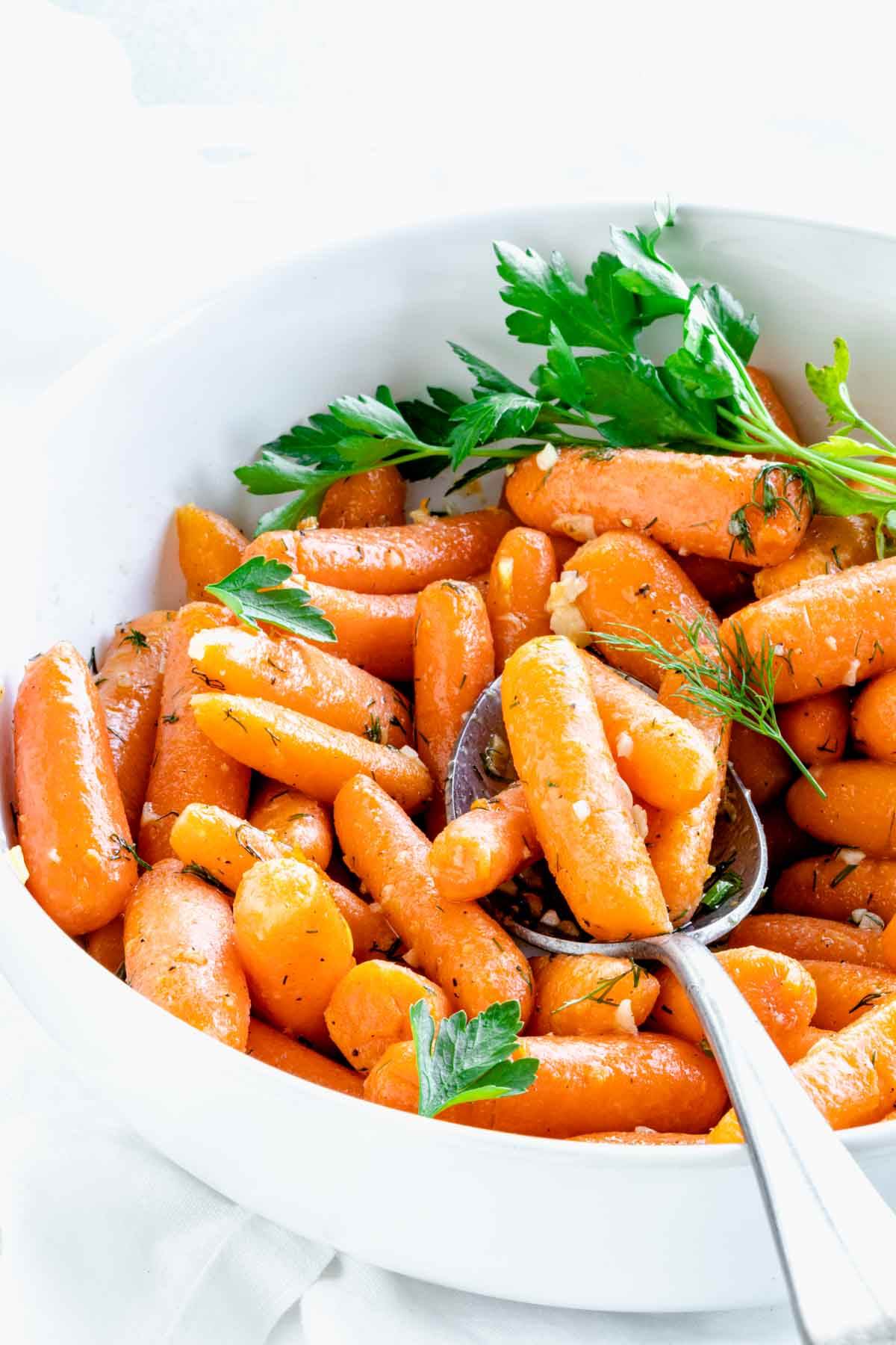 easy-baby-carrots-with-garlic-butter-049.jpg