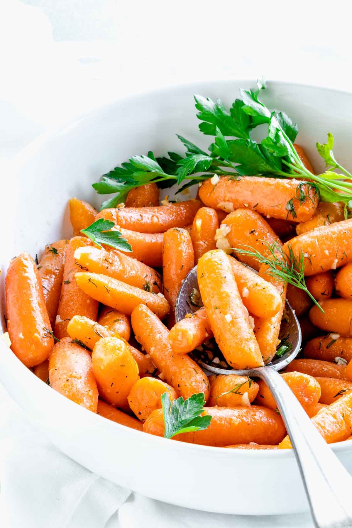easy-baby-carrots-with-garlic-butter-049.jpg